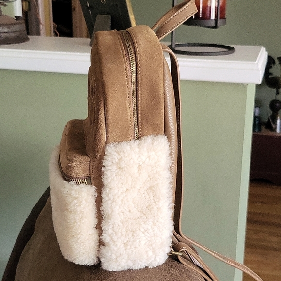 UGG Small Backpack - Picture 3 of 4